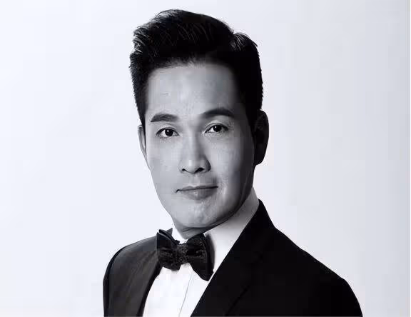 暈倒後不幸離世!TVB老戲骨鄭啟泰遺作開播!出場15分鐘告別熒幕