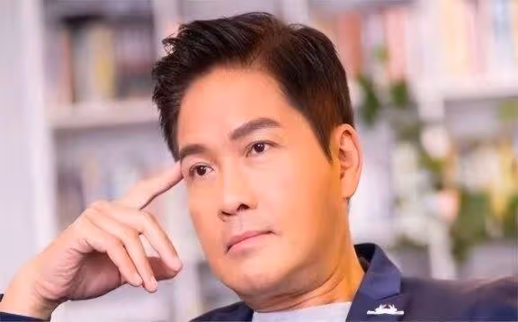暈倒後不幸離世!TVB老戲骨鄭啟泰遺作開播!出場15分鐘告別熒幕