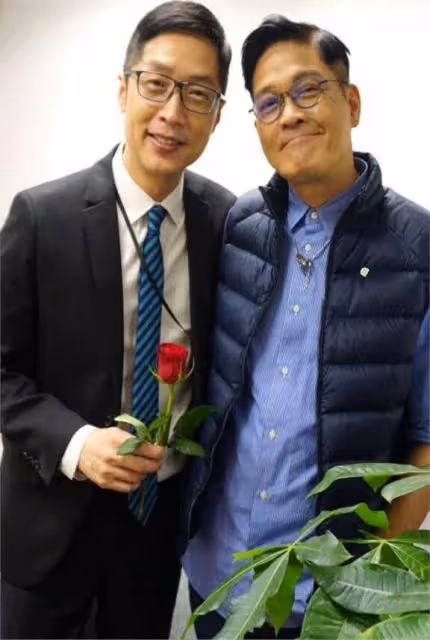 暈倒後不幸離世!TVB老戲骨鄭啟泰遺作開播!出場15分鐘告別熒幕