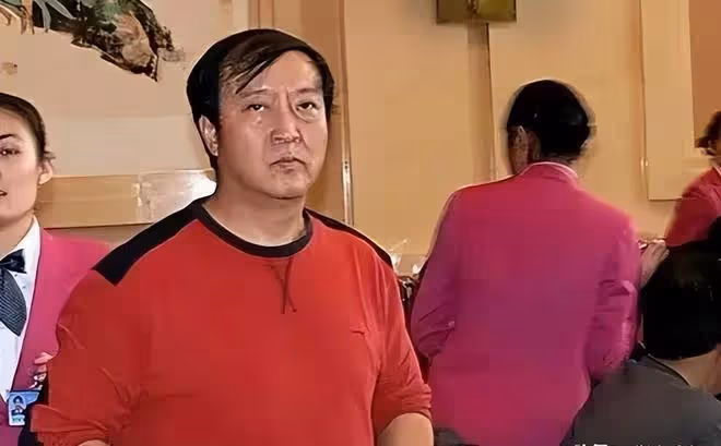 74歲牛群滿臉滄桑,曾紅極一時,離開馮鞏後,為何淪落至此?