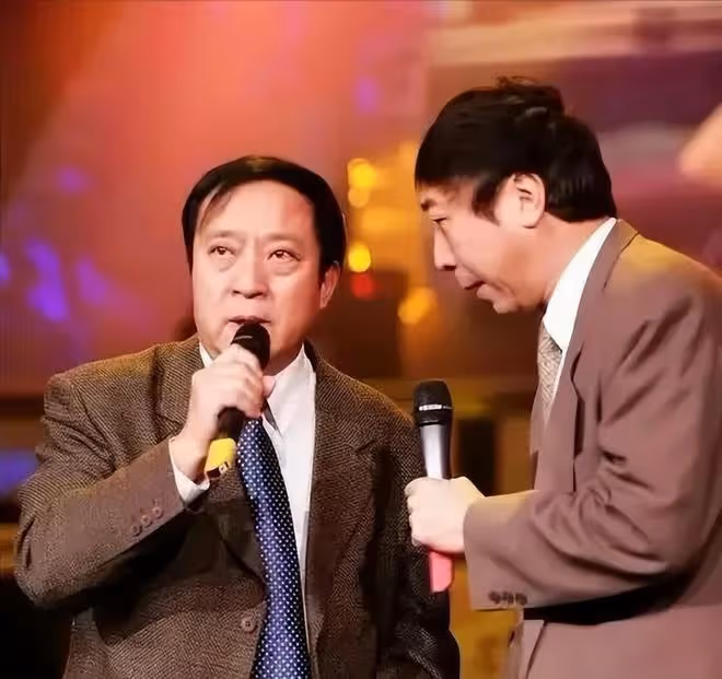 74歲牛群滿臉滄桑,曾紅極一時,離開馮鞏後,為何淪落至此?