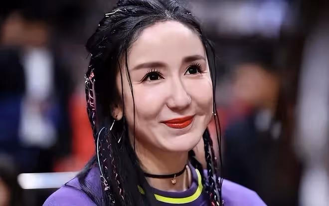 大姐你誰啊？這幾個明星整容前後變化大，簡直不敢認！