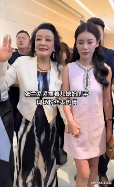 汪小菲三喜臨門,張蘭和馬筱梅牽手亮相,馬筱梅穿粉裙賣斷貨!