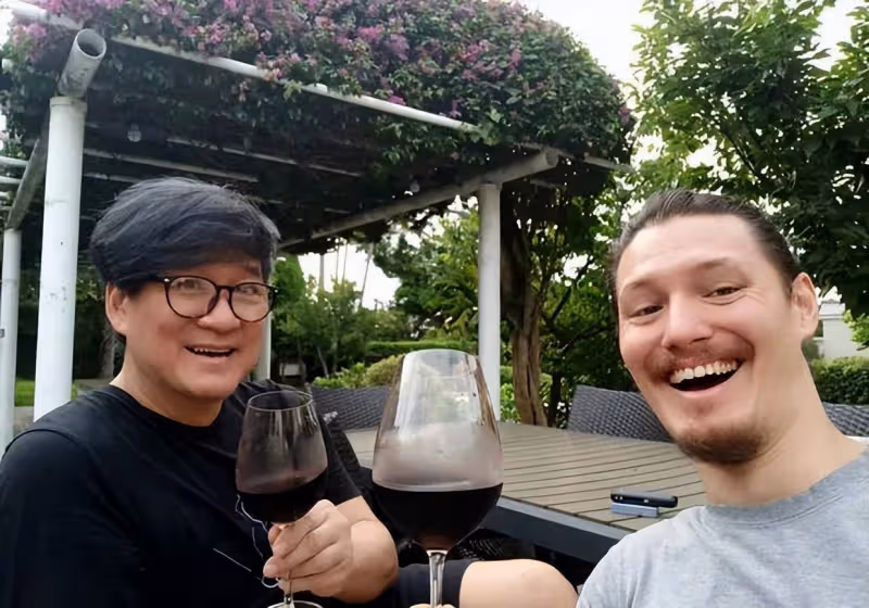 周華健與兒子合照曝光，年過六旬仍皮膚緊緻