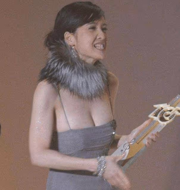 曾是香港第一玉女,為防老「不曬太陽不生孩子」,今52歲嫩出水