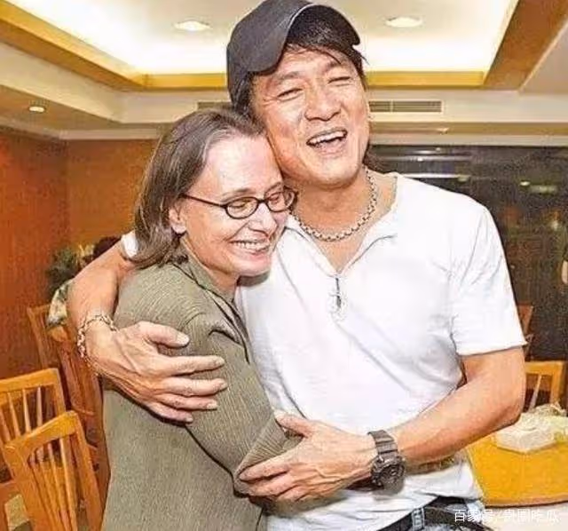 周華健和他美國老婆,顏值相差大被嘲像母子,結婚34年卻恩愛如初