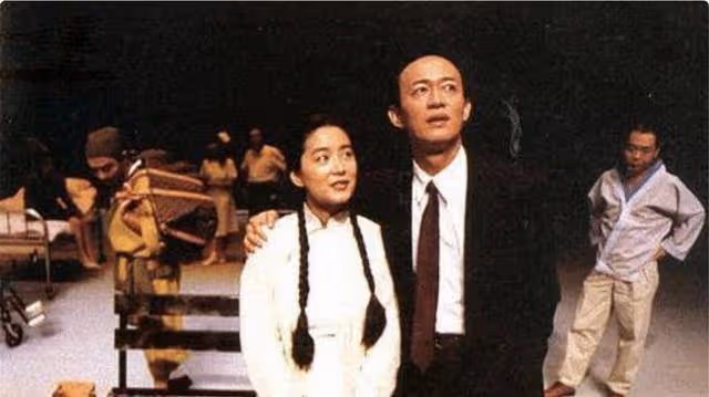 他57歲時娶自己學生,60歲時老來得子,和嬌妻在一起如兩代人