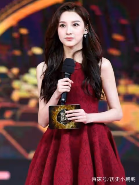 央視的美女主持,長得太漂亮了,網友:比董卿、周濤還漂亮