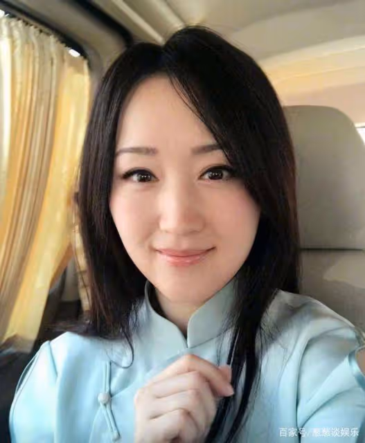 49歲楊鈺瑩泳池照,嫩成20歲少女,跟機場照像兩個人?