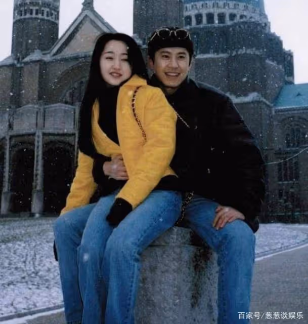 49歲楊鈺瑩泳池照,嫩成20歲少女,跟機場照像兩個人?