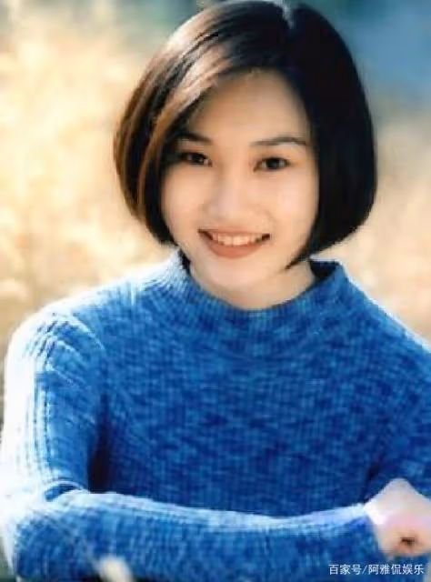 43歲李梓萌近照,戴假髮主持13年,摘下頭套瞬間驚艷眾人