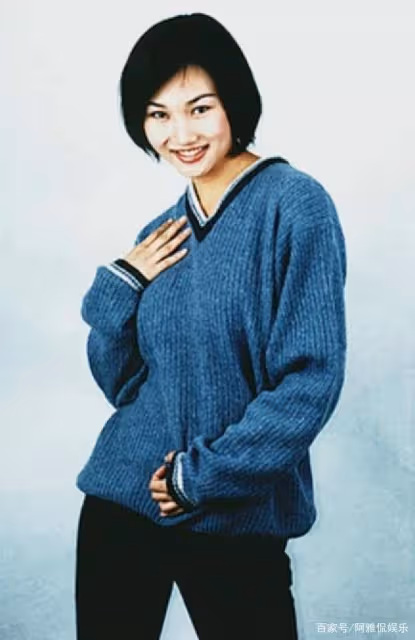 43歲李梓萌近照,戴假髮主持13年,摘下頭套瞬間驚艷眾人