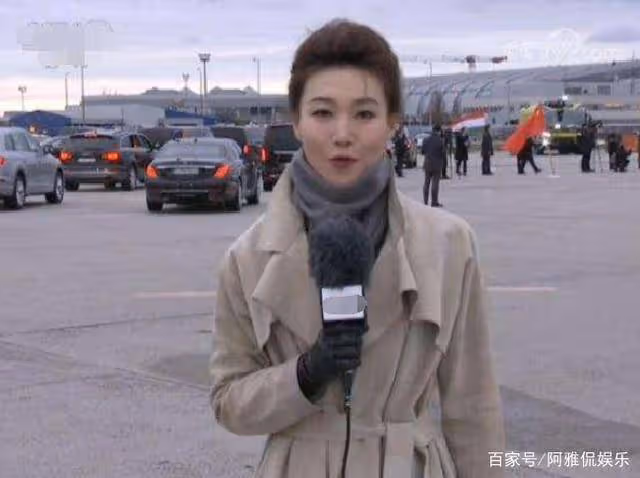 43歲李梓萌近照,戴假髮主持13年,摘下頭套瞬間驚艷眾人