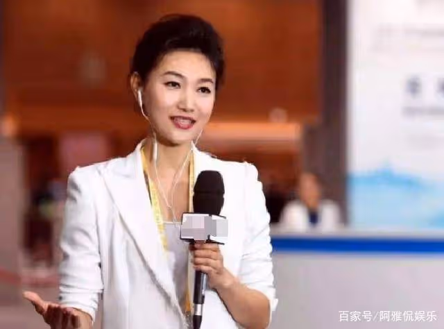 43歲李梓萌近照,戴假髮主持13年,摘下頭套瞬間驚艷眾人