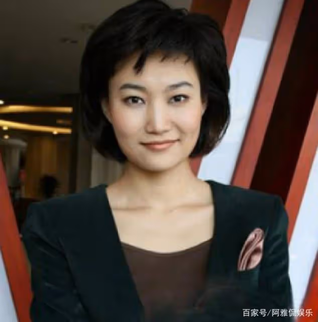 43歲李梓萌近照,戴假髮主持13年,摘下頭套瞬間驚艷眾人