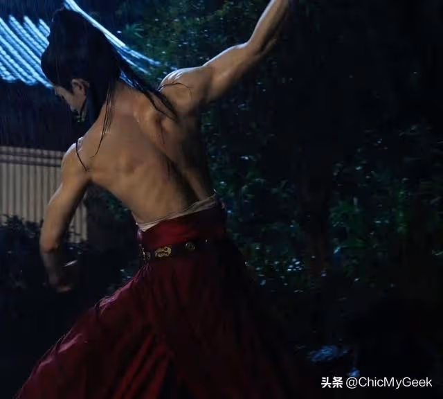 《墨雨雲間》王星越養眼肌肉照火上熱搜!