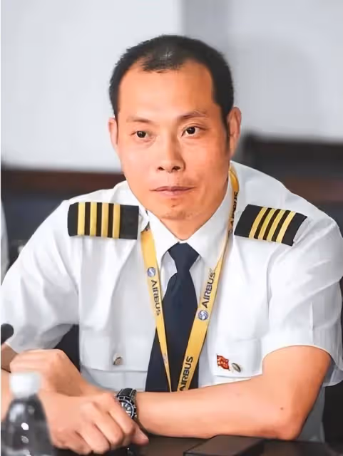 回顧「中國機長」劉傳健,34分鐘救128人,著陸後為何半年沒復飛