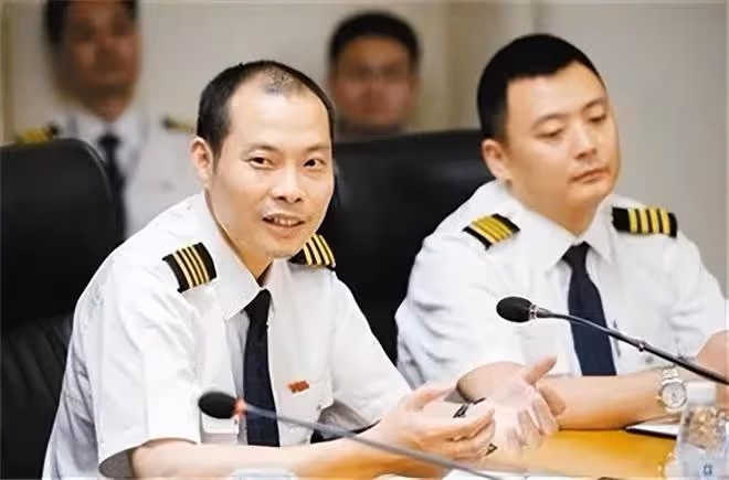 回顧「中國機長」劉傳健,34分鐘救128人,著陸後為何半年沒復飛