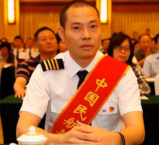 回顧「中國機長」劉傳健,34分鐘救128人,著陸後為何半年沒復飛