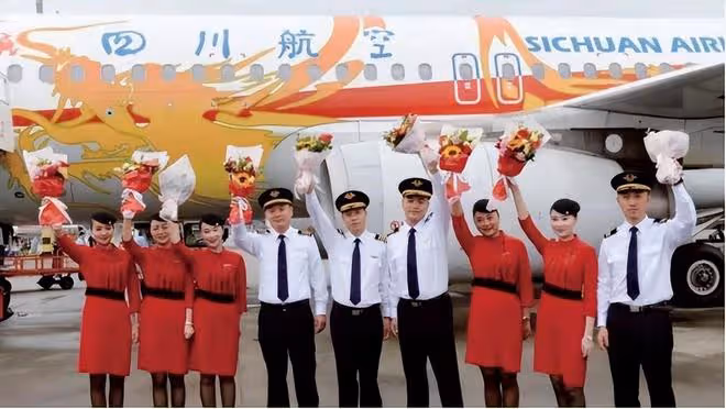 回顧「中國機長」劉傳健,34分鐘救128人,著陸後為何半年沒復飛