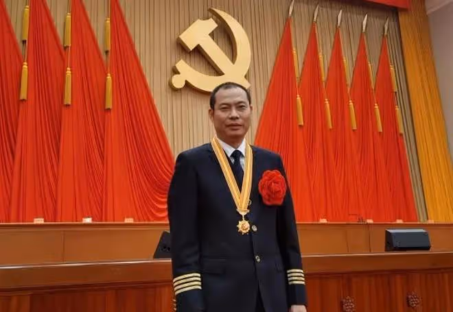 回顧「中國機長」劉傳健,34分鐘救128人,著陸後為何半年沒復飛
