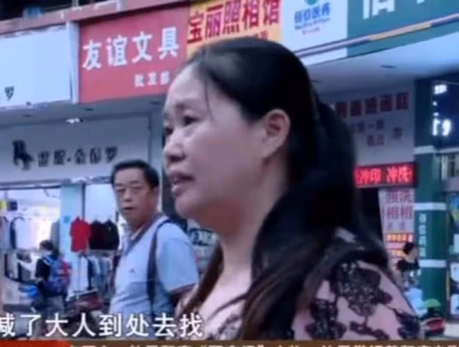 2003年三歲女兒擺攤時走失，17年後卻發現在隔壁，已結婚生子