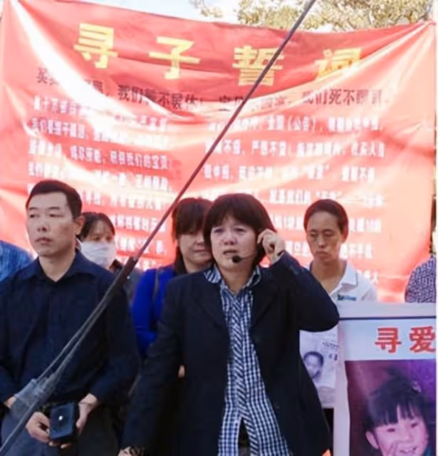 2010年,江蘇女子見一學生像前夫,調查後竟是她死了17年的兒子