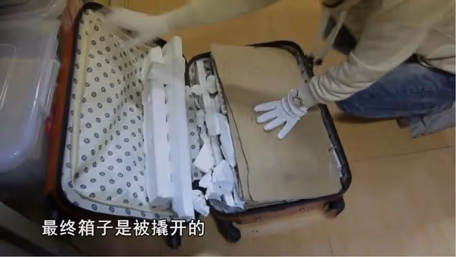 2015年,江西老闆讓4員工秘密押運3箱現金,不料160萬變泡沫瓷磚