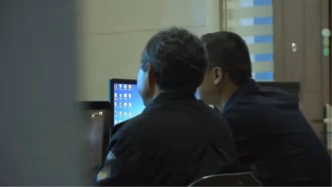 2015年,江西老闆讓4員工秘密押運3箱現金,不料160萬變泡沫瓷磚