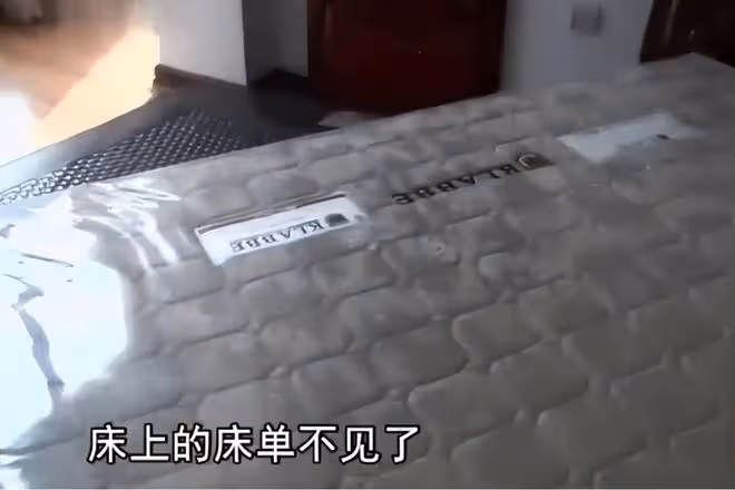 9年前,遼寧老兩口將162萬藏在床底,竟被人「誤打誤撞」洗劫一空