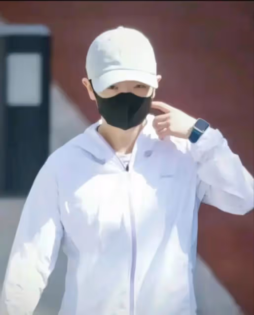 李寧緊急公關!發布視頻引發莎莎粉絲不滿!一單莎莎沒有單人照