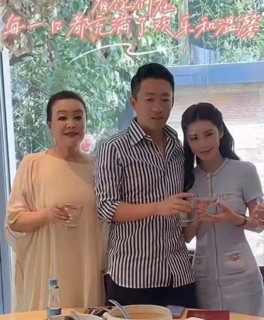 汪小菲慶43歲生日!新店開業人氣爆棚,馬筱梅投喂婆婆顯高情商