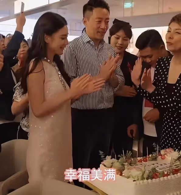 汪小菲慶43歲生日!新店開業人氣爆棚,馬筱梅投喂婆婆顯高情商
