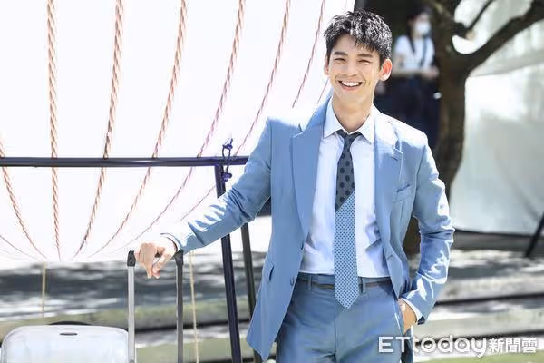 林柏宏到機場「發現忘帶護照」被經紀人罵! 帶師弟見世面:記者善良又溫柔