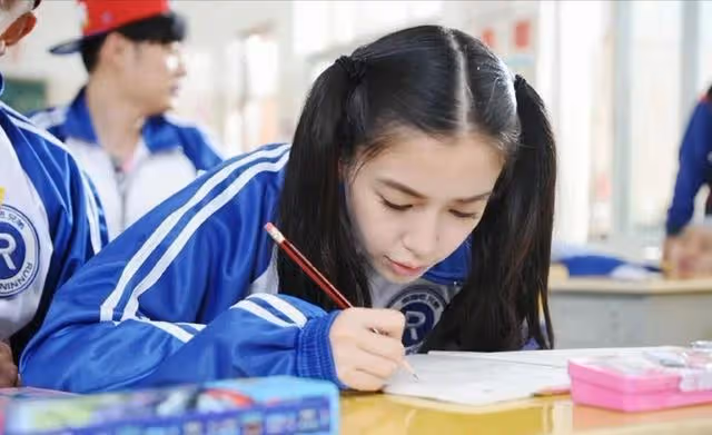 楊穎試水復出被打臉!《奔跑吧》最新一期將其打碼,事業再難回升
