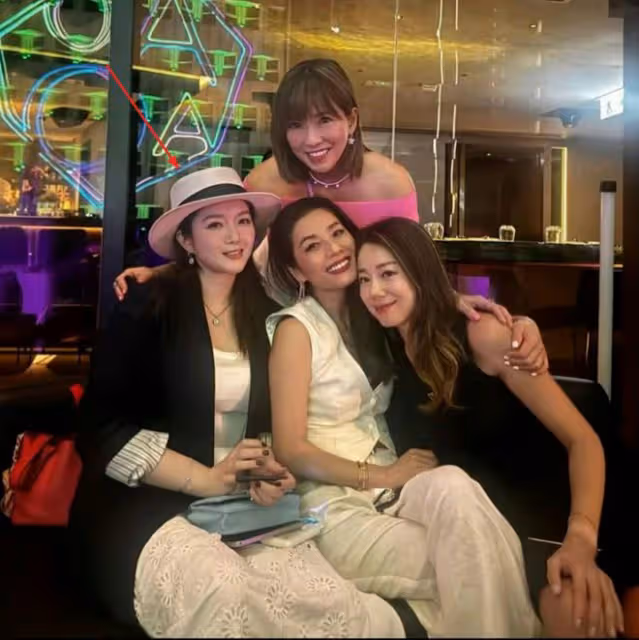 TVB前花旦大曬V字臉近照,重回顏值高峰!早前肚子疑懷孕