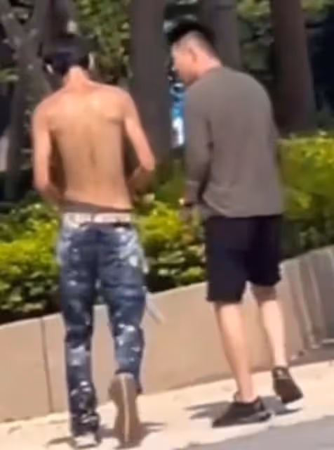 唐治平病情再次加重,瘦骨嶙峋在街頭奔跑,很多人想幫助他被拒絕