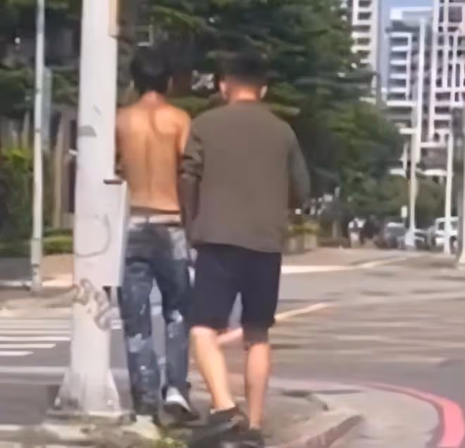 唐治平病情再次加重,瘦骨嶙峋在街頭奔跑,很多人想幫助他被拒絕