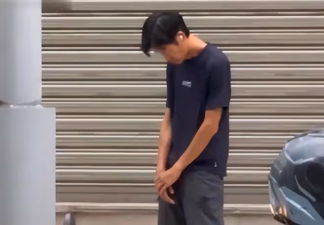 唐治平病情再次加重,瘦骨嶙峋在街頭奔跑,很多人想幫助他被拒絕