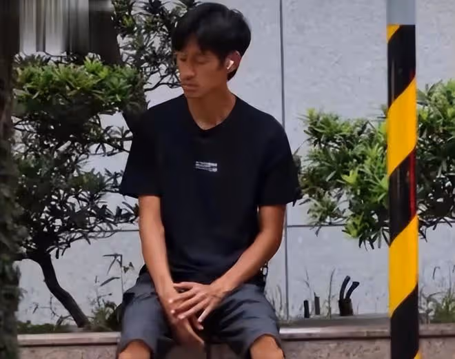 唐治平病情再次加重,瘦骨嶙峋在街頭奔跑,很多人想幫助他被拒絕