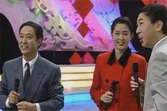 太慘!75歲牛群近況罕見曝光:滄桑衰老目光呆滯,離婚獨居貧民窟