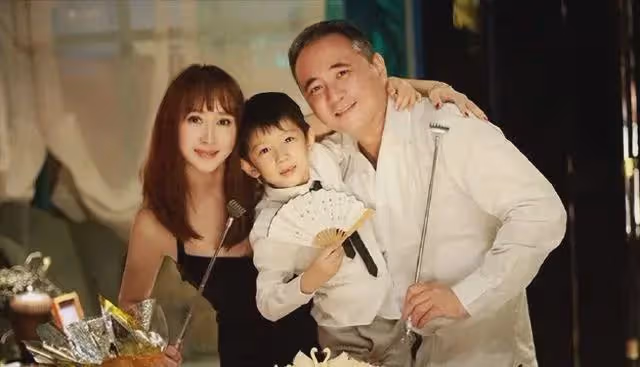 胡靜:嫁馬來西亞豪門,丈夫為了不與她分房睡,自己去摘除扁桃體