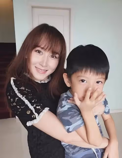 胡靜:嫁馬來西亞豪門,丈夫為了不與她分房睡,自己去摘除扁桃體