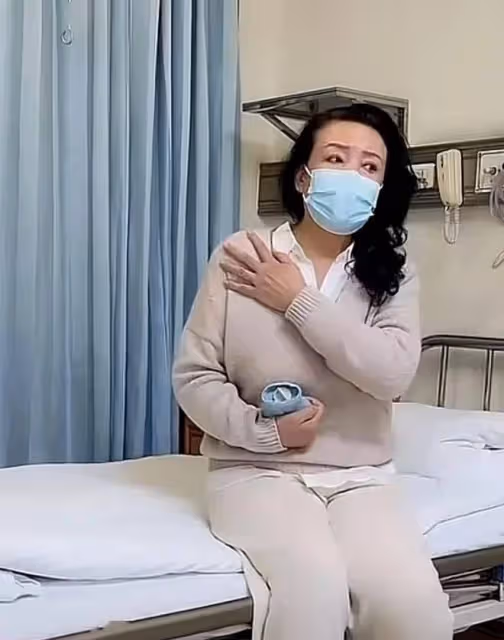 張蘭一句扛過豬排,馬筱梅當場淚奔,汪小菲急忙俯下身低聲安撫!