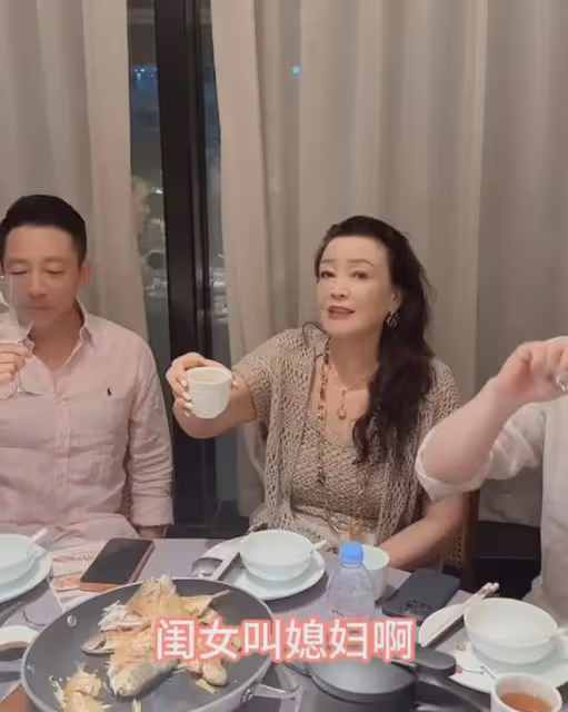 張蘭一句扛過豬排,馬筱梅當場淚奔,汪小菲急忙俯下身低聲安撫!