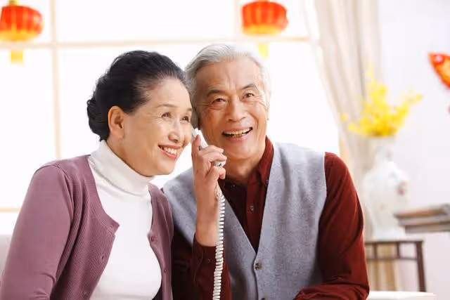 媽,不是我不給你治病,瞧你找的什麼老伴,離婚了我就給你治病