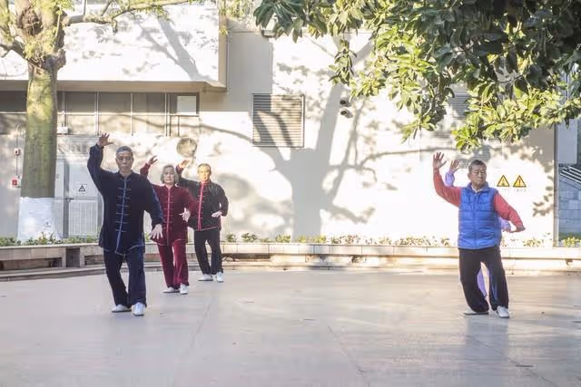 母親癱瘓,妻子拒絕伺候,老公:我們出錢讓妹妹伺候,妻子:憑啥