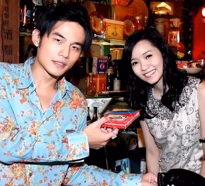 朱珠才是真玫瑰，和周杰倫約會，拋棄法拉利老總，嫁清華大學老師