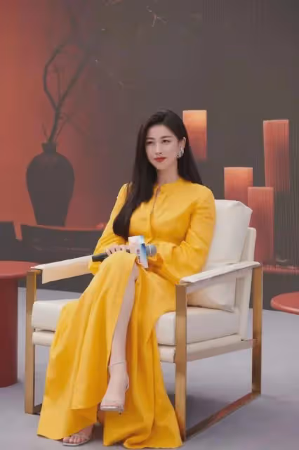 朱珠才是真玫瑰，和周杰倫約會，拋棄法拉利老總，嫁清華大學老師