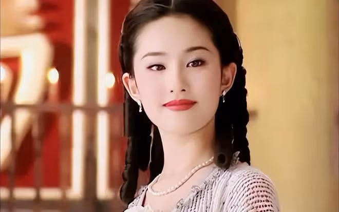 八年整成劉亦菲，還不如原來好看，她後悔了嗎？